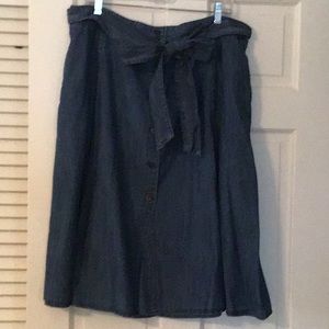 Draper James button front skirt. denim. Size16